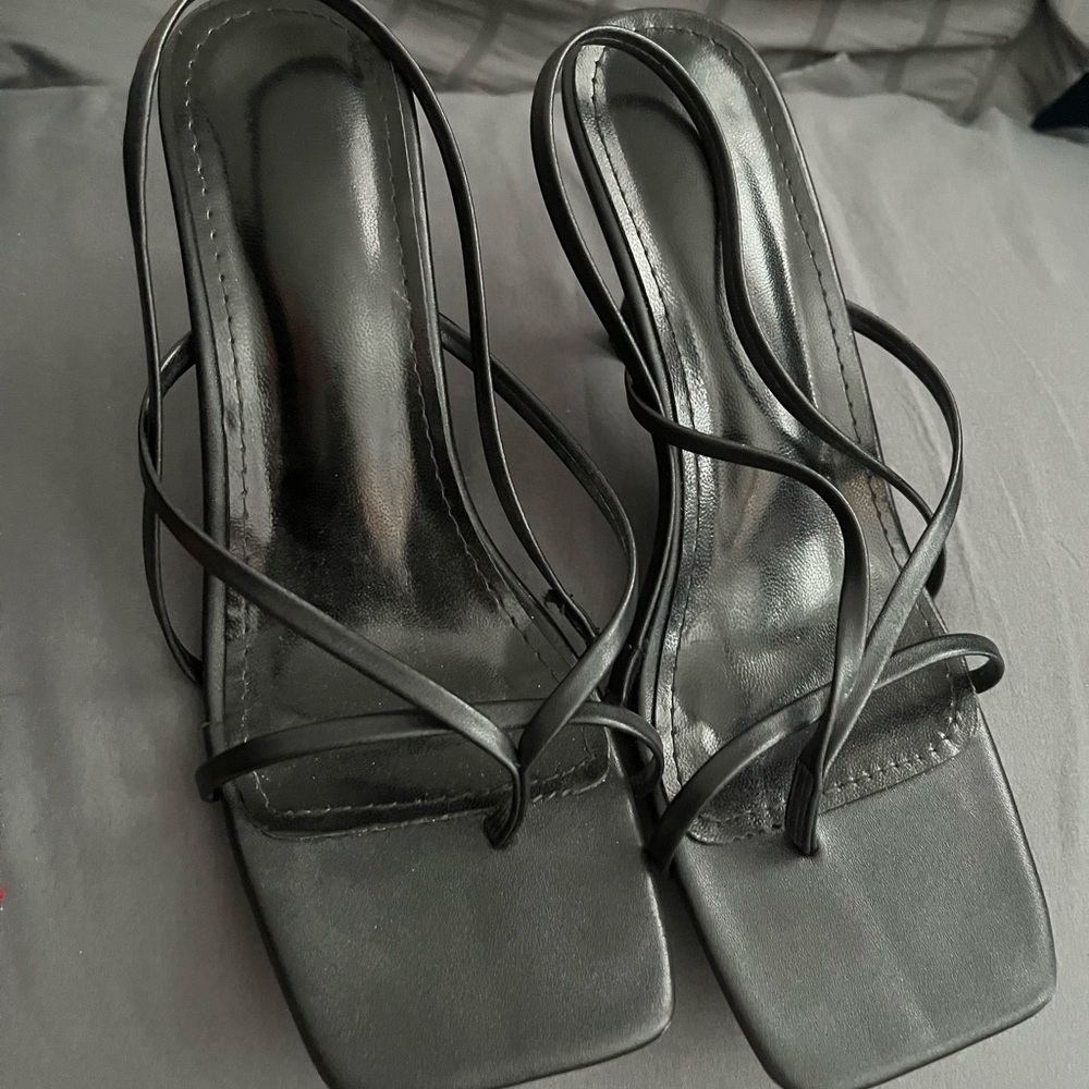 Women’s kitty heels -Black Strappy Square-Toe Heeled Sandals